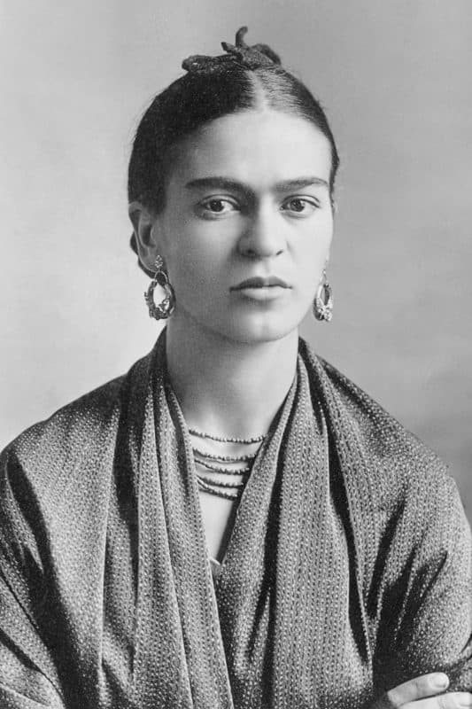 Frida_Kahlo_by_Guillermo_Kahlo-533x800.jpg